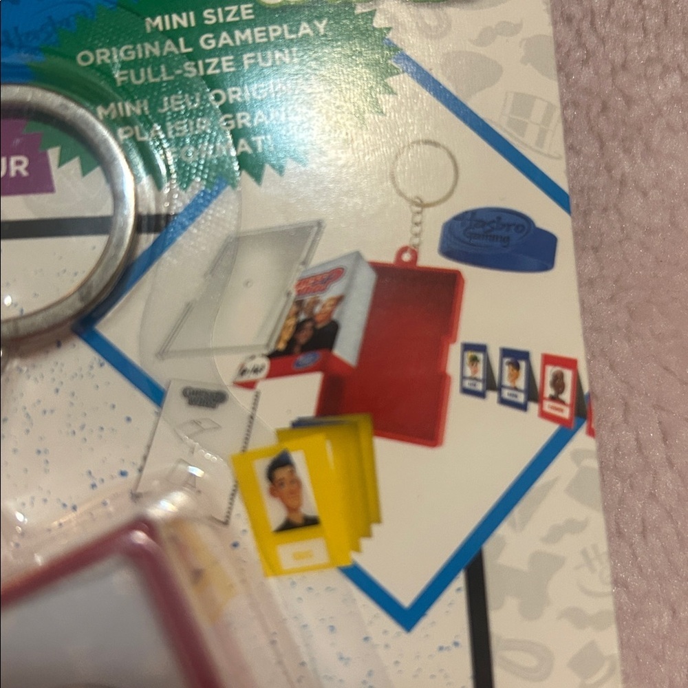 Hasbro Guess Who? Keychain Game - Red and Blue - Picture 2 of 3